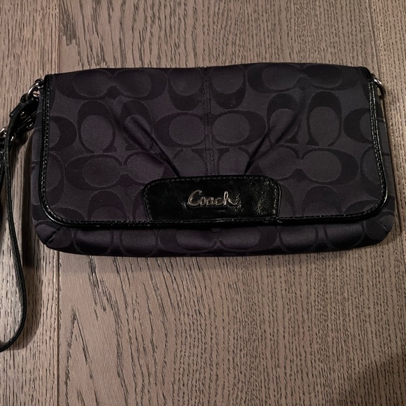 Coach wristlet - Picture 1 of 3